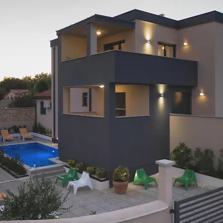 Noemi2 By Interhome Lägenhet