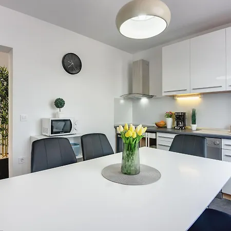 Noemi2 By Interhome Lägenhet Ližnjan